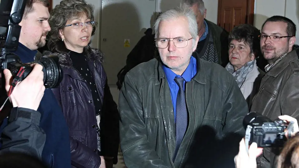 Jiří Kajínek, kterého soud v roce 1998 poslal na doživotí do vězení za dvojnásobnou vraždu, se ani v pondělí 28. března 2011 nedočkal nového soudu. Krajský soud v Plzni opět zamítl jeho žádost o obnovu řízení procesu. Zastupoval ho advokát Tomáš Zejda.
