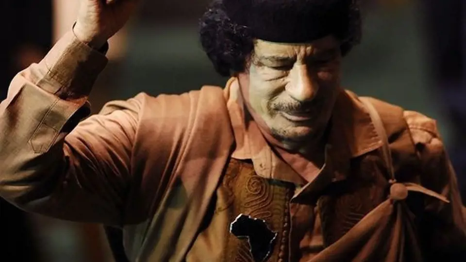 Muammar Kaddáfí "bojující"
