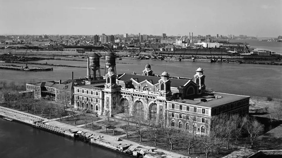 Ellis Islandem prošlo za více než 60 let přes 12 milionů imigrantů.