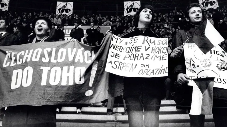 Hokejové zápasy ČSSR proti SSSR se v roce 1969 změnily v politický boj.