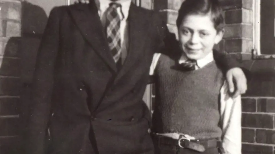 Asaf s bratrem v Anglii v roce 1940