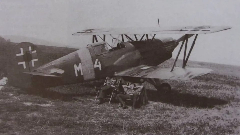 Stíhací jednomotorový dvouplošník Avia B.534 slovenských leteckých sil