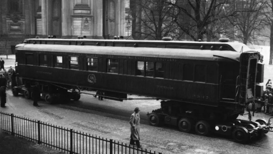 Legendární vagon, v němž byla v roce 1918 podepsána kapitulace Německa a v roce 1940 kapitulace Francie. Hitler jej později nechal vyhodit do povětří