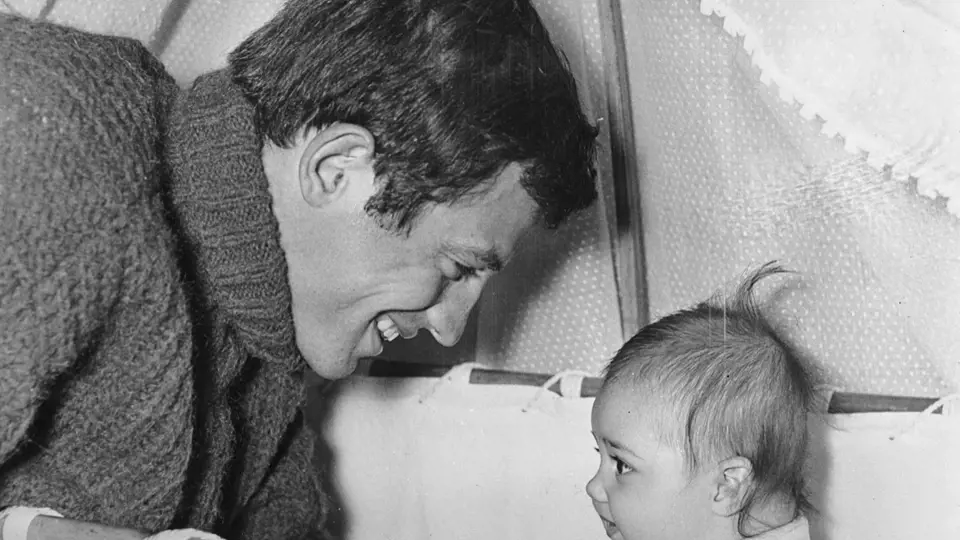 Jean-Paul Belmondo se svojí dcerou Florence někdy kolem roku 1960