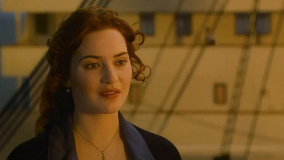 Kate Winslet v roli Rose v Titanicu.
