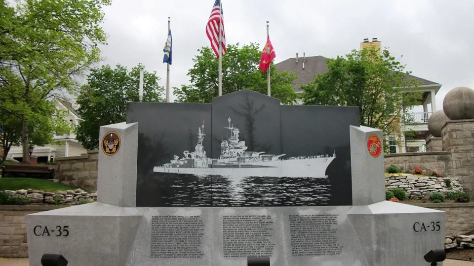 Památník USS Indianapolis ve stejnojmenném městě