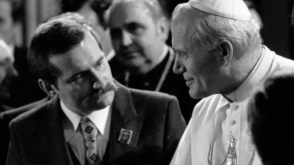 Papež při setkání s polským opozičním předákem Lechem Walesou