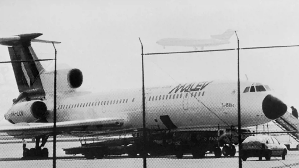 Unesený Tupolev Tu-154 po přistání na letišti ve Frankfurtu nad Mohanem