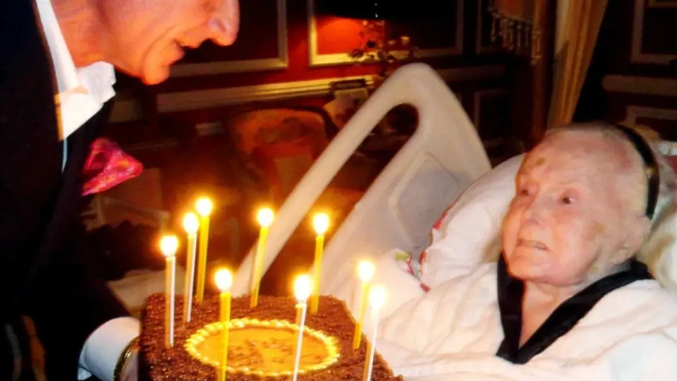 Takhle Zsa Zsa slavila s Frédérikem narozeniny v roce 2012. 