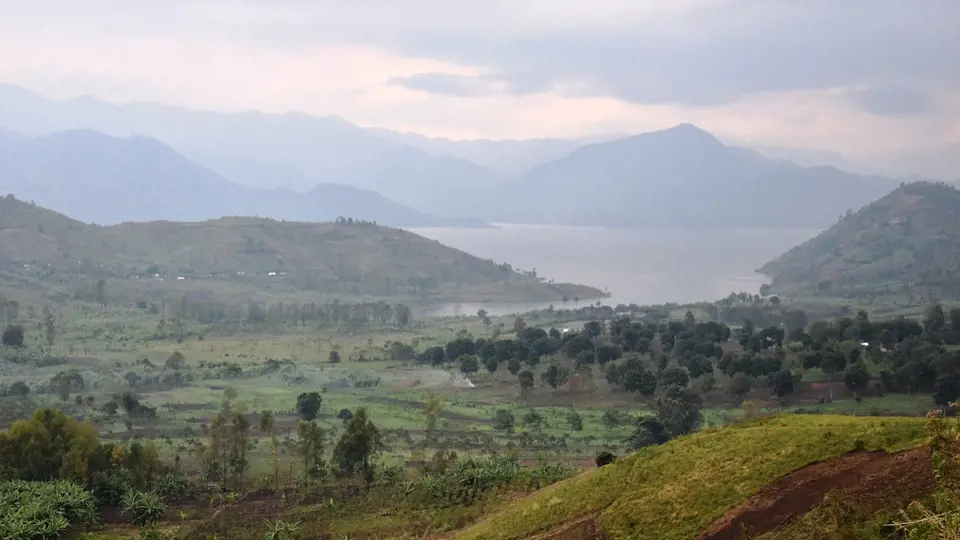 Provincie Jižní Kivu se nachází na východě DR Kongo u hranic se Rwandou. Její centrum, město Bukavu, je od metropole Kinshasy vzdálené přes 2000 kilometrů.