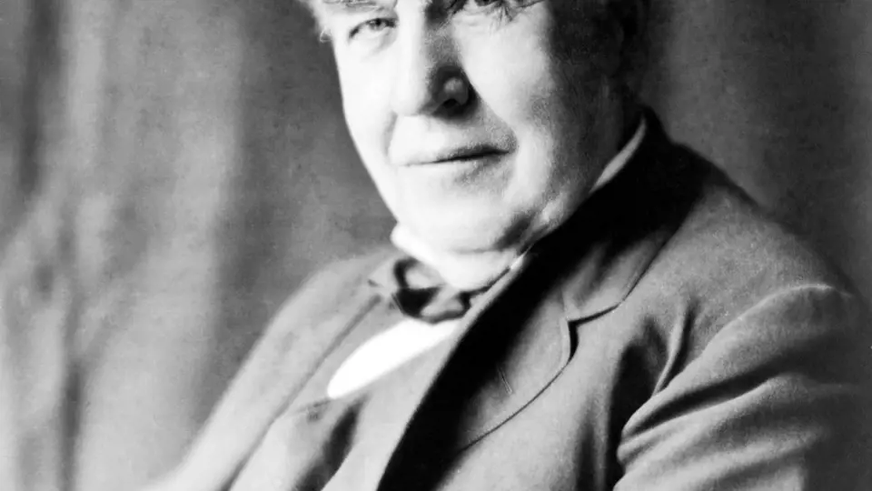 Vynálezce Thomas Alva Edison dokonce prohlašoval spánek za „dědictví dob, kdy jsme žili v jeskyních“.