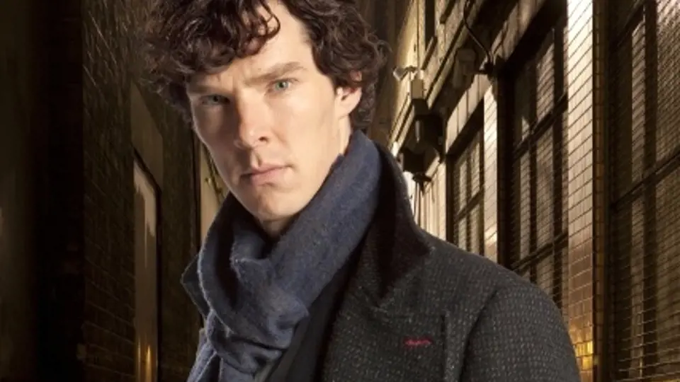 Benedict Cumberbatch jako Sherlock Holmes.