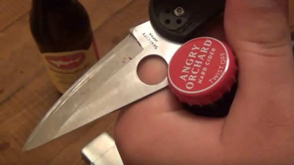 Když otvírat pivo nožem, tak zásadně tupou stranou.