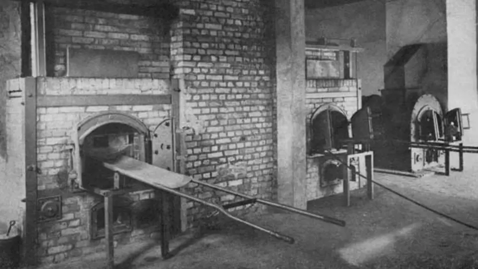 Kremační pece v Ravensbrücku. Začátkem roku 1945 byla v Ravensbrücku postavena plynová komora, jejími oběťmi se stalo přes 2 200 žen.