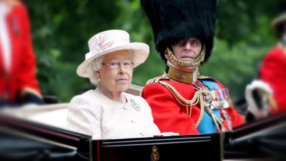 Britská královna Alžbeta II. stále vykonává společenské návštěvy.