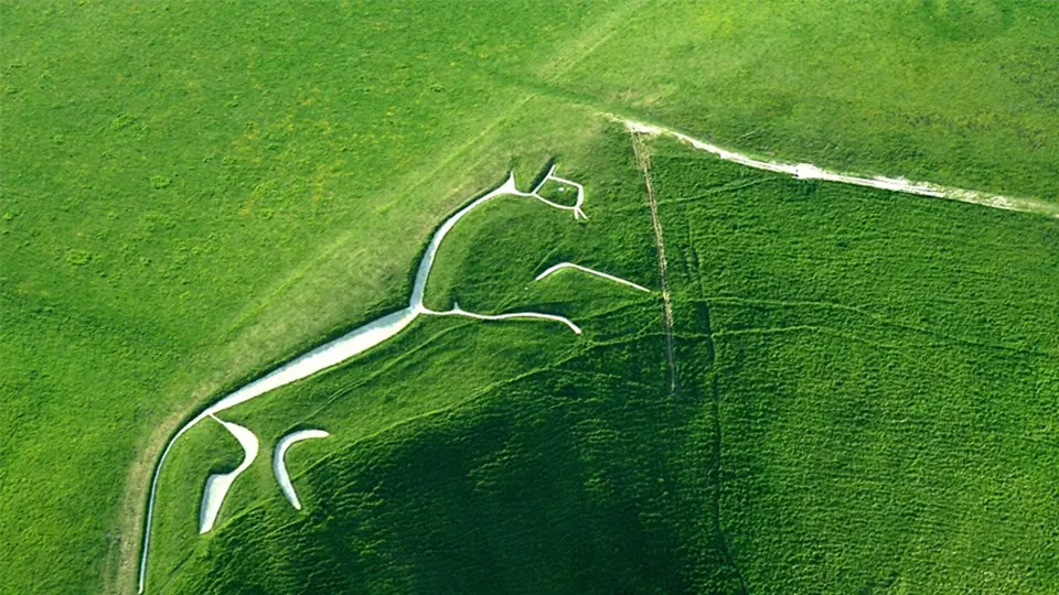 Uffingtonská hillfigura je bezesporu nejstarším koněm na světě. Od konce 19. století je udržována každých sedm let.