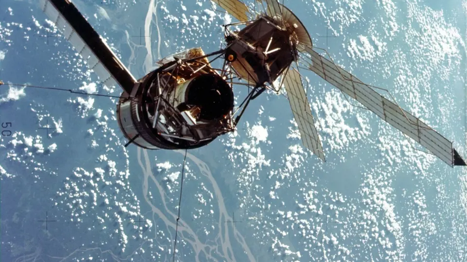 Skylab, jak ho z vesmíru pozorovaly přilétající a odlétající posádky
