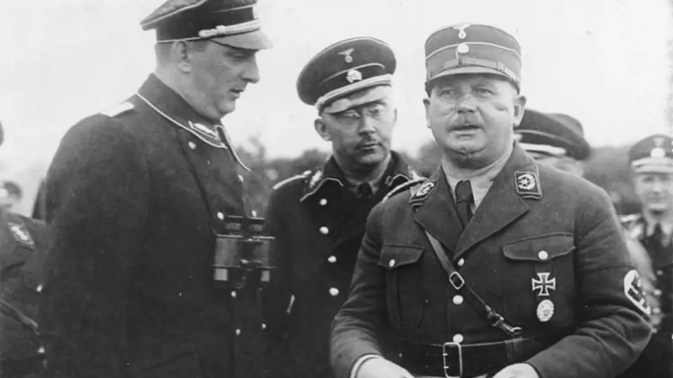 Tehdy si ještě rozuměli - SS-Oberstgruppenführer Kurt Daluege, říšský vůdce SS Heinrich Himmler a náčelník štábu SA Ernst Röhm. Později se SS a SA obrátí proti sobě