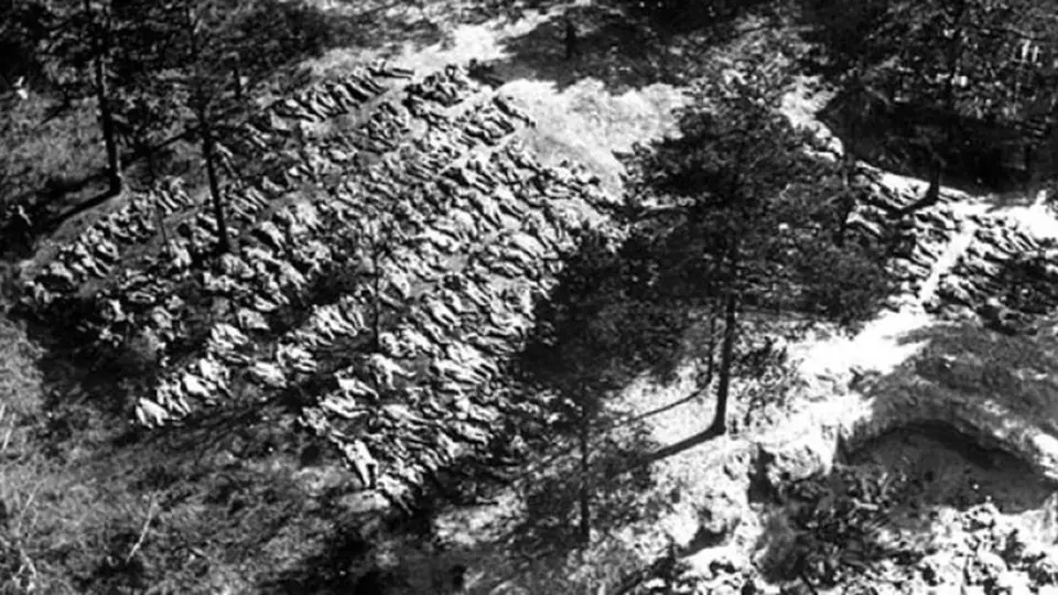 masový hrob v Katyni