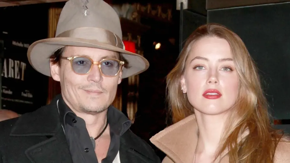 Johnny Depp má sice před svatbou s Amber Heard, na bývalou partnerku ale stále žárlí.