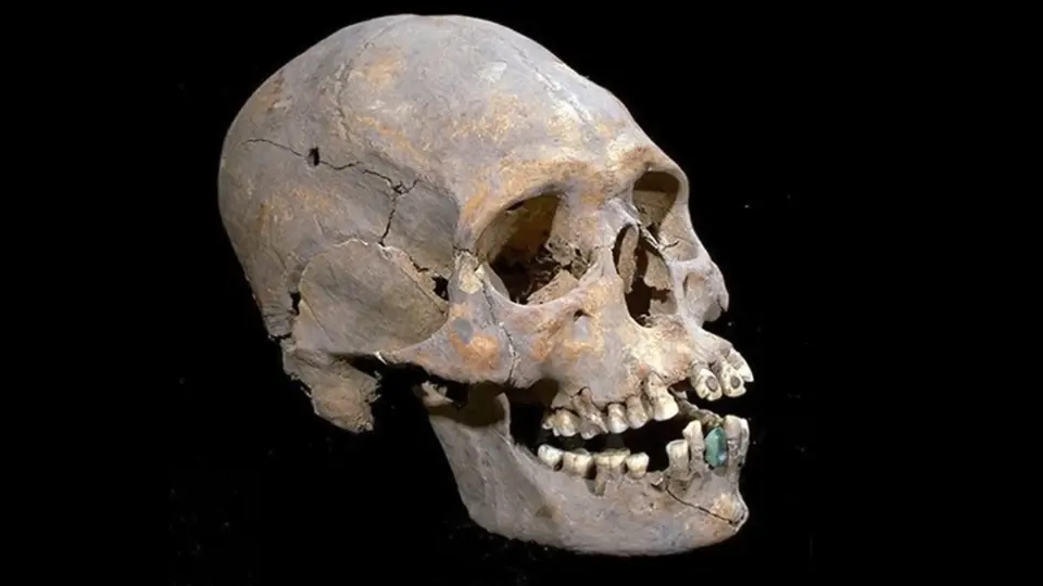 Deformovaná lebka nalezená v Měsíční pyramidě