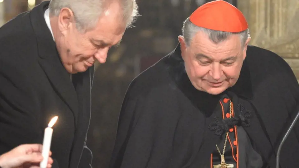 Smlouvy dnes podepsali zástupci katolické církve a Hradu za přítomnosti prezidenta Miloše Zemana a arcibiskupa Dominika Duky. Ilustrační foto.