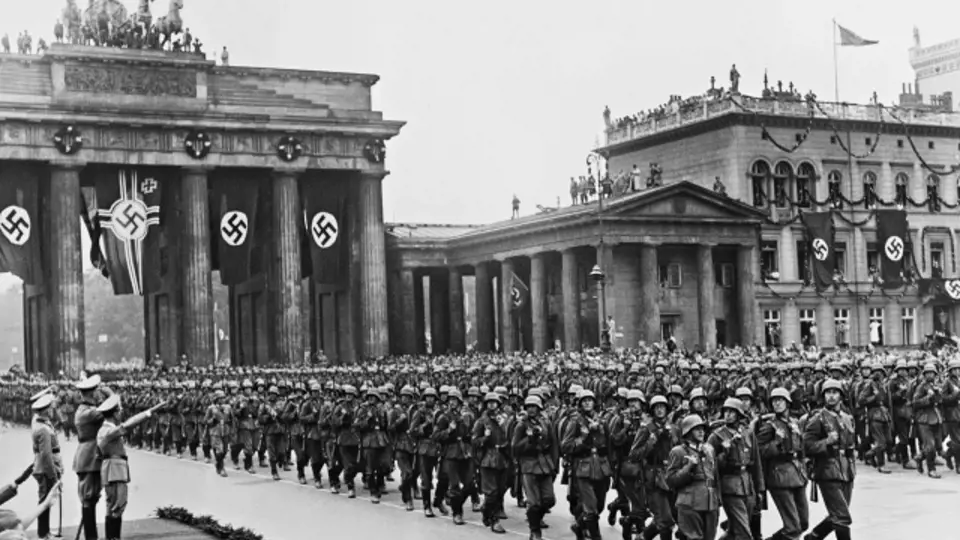 Berlín, slavnostní pochod na oslavu vítězné bitvy o Francii