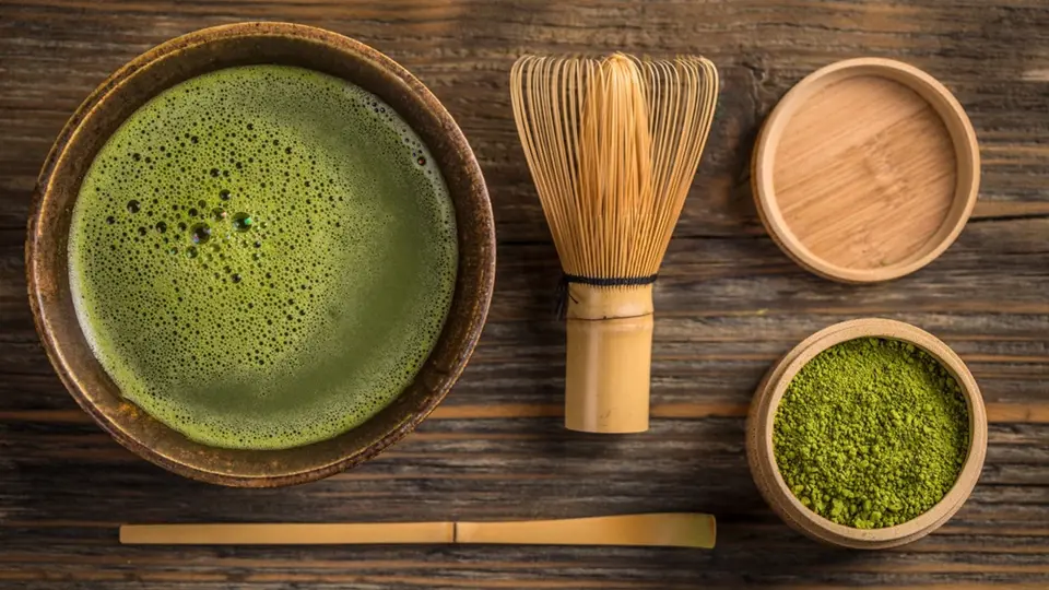 Mačča je japonský mletý čaj zpravidla vytvořený ze speciálního zeleného čaje.