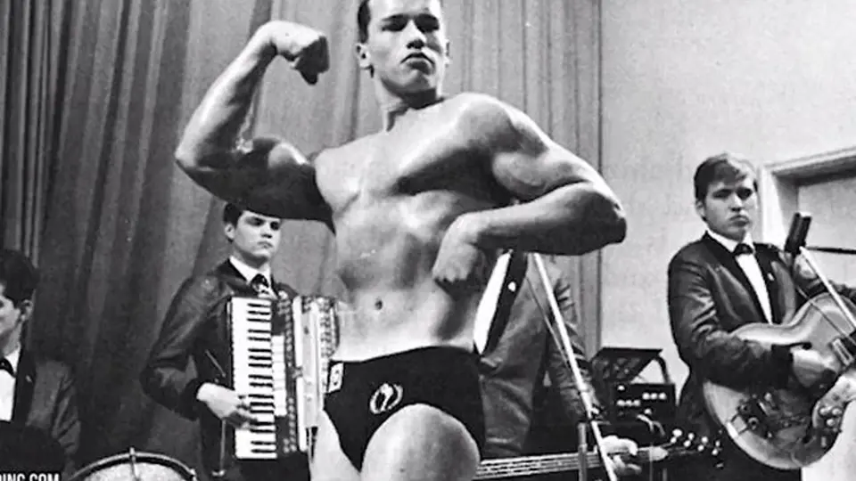Posilování a s ním spojený kult vysportovaných těl proslavil Arnold Schwarzenegger, nebo alespoň byl u toho, když bodybuilding začal získávat obrovskou popularitu. Jeho snímky Barbar Conan a Terminátor byly postaveny na jeho svalnaté post...