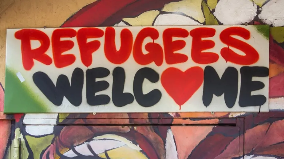 V září 2015 Němci uprchlíky v Berlíně vítali. 