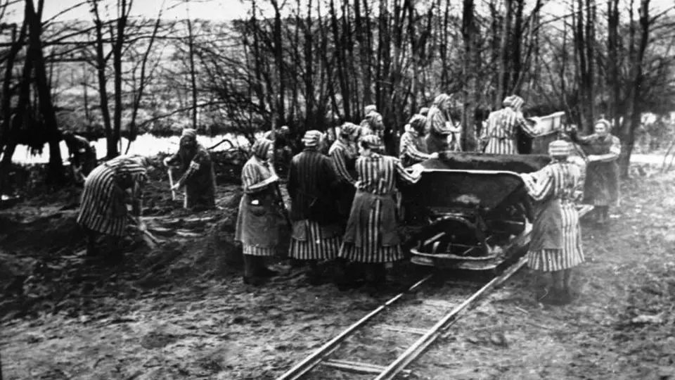 Ženské vězeňské pracovní komando, koncentrační tábor Ravensbrück.