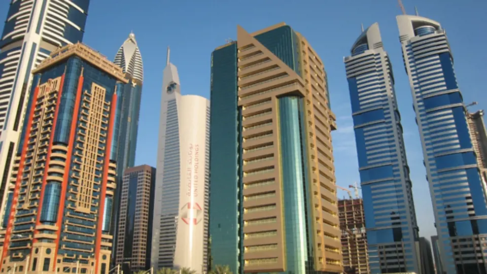 Věhlasní světoví architekti dávají v Dubaji volný průchod své fantazii. Na penězích dunajským šejchům příliš nezáleží 