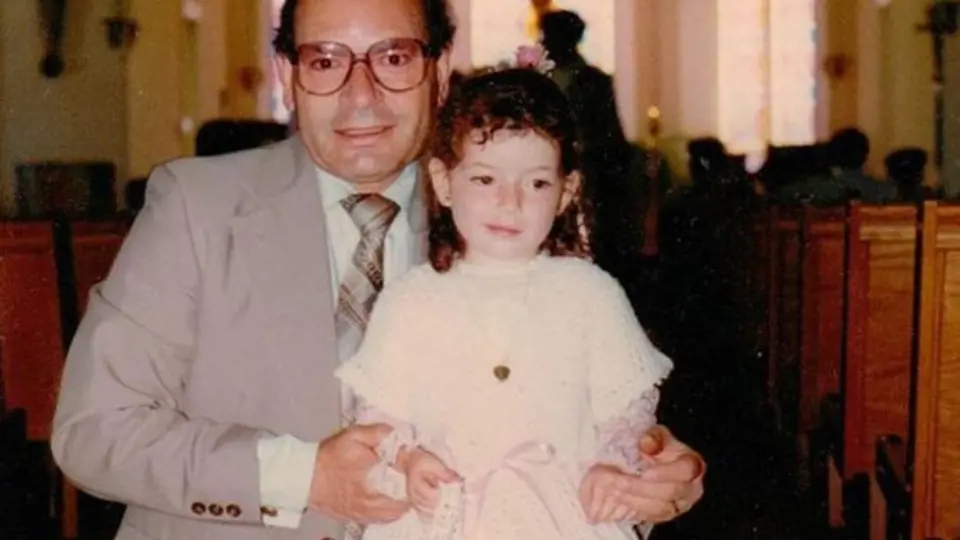 Mahtob na archivním snímku s otcem