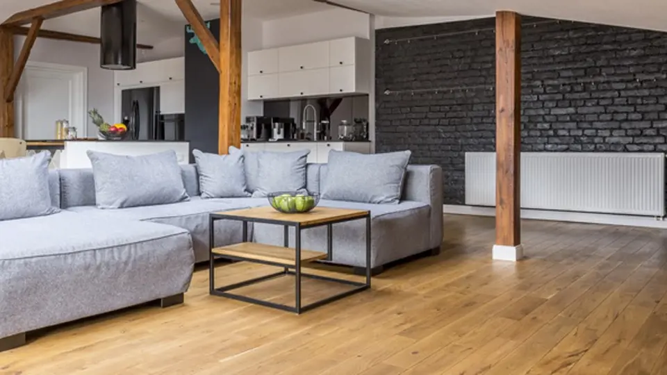 Dřevěná podlaha vytvoří v interiéru příjemné prostředí.