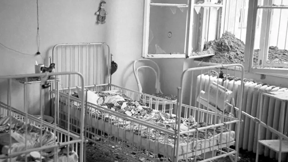 Bombardování – Při bombardování spojeneckým letectvem nezůstaly ušetřeny ani nemocnice