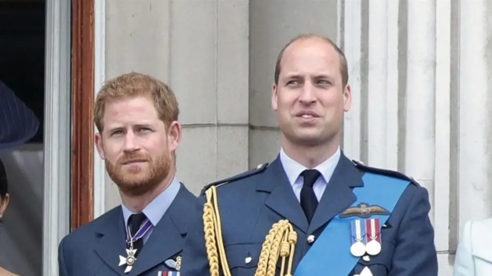 Princ Harry a princ William se na pohřbu svého dědečka setkají po mnoha měsících. 
