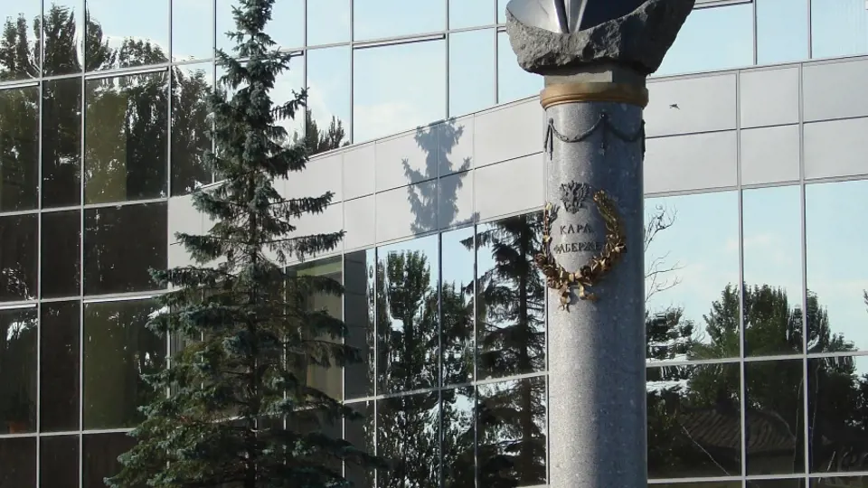 Socha umělce, jež se nachází v Petrohradu.