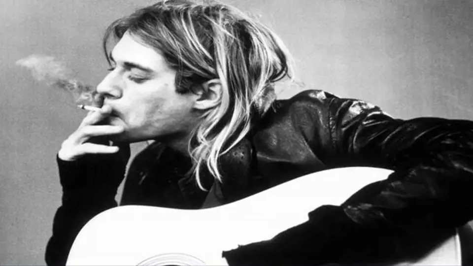 Curt Cobain - spáchal sebevraždu ve svém domě, bylo mu pouhých 27 let. Kurt se zastřelil. Zanechal dopis na rozloučenou, který věnoval svému imaginárnímu příteli, se kterým komunikoval od dětství.