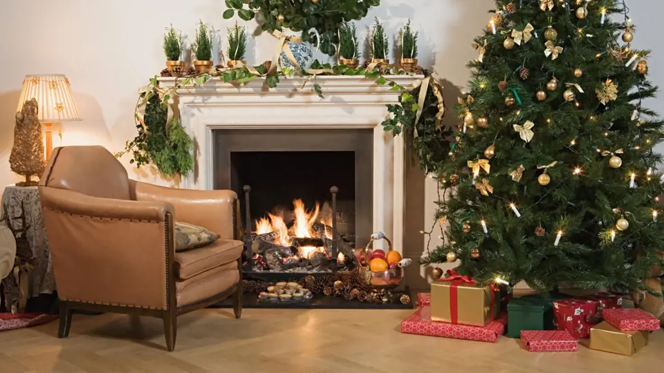 Při vánočním úklidu na poslední chvíli se soustřeďte na místnost, kde se bude Štědrý večer odehrávat. 