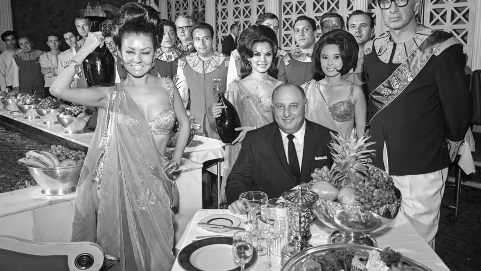 Jay Sarno při slavnostním večeru při otevření Caesar's Palace