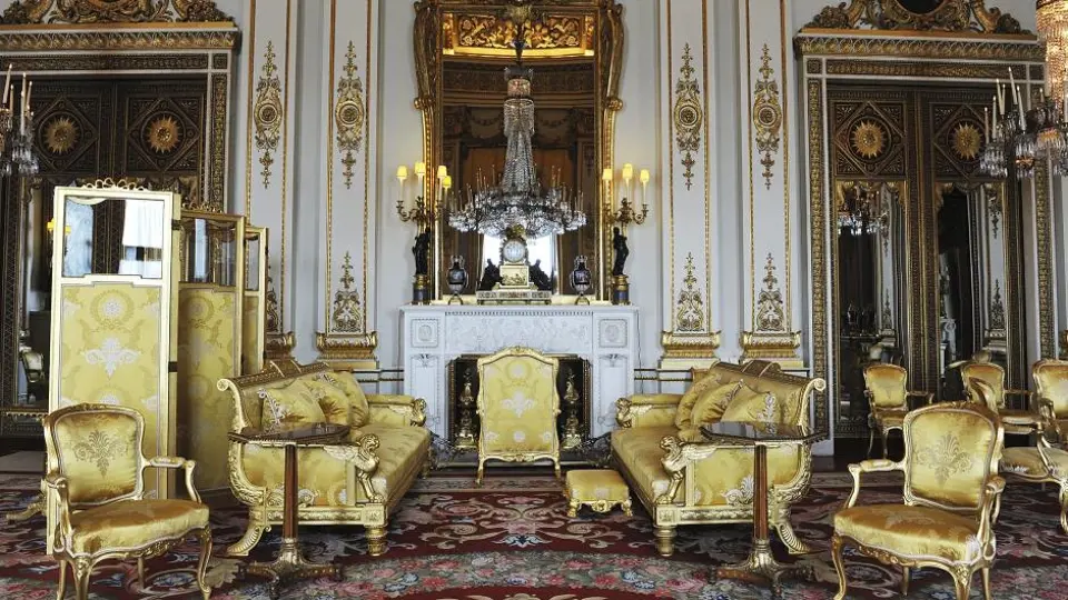 "White Drawing Room" v Buckinghamském paláci
