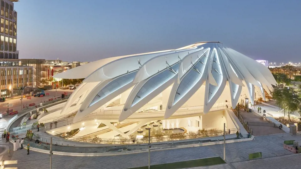 Pavilon Spojených arabských emirátů tvarem připomíná orla, místní národní zvíře