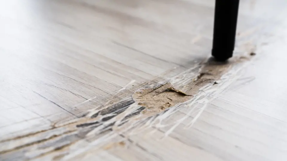 Nekvalitní laminátová podlaha větší zátěž neunese.