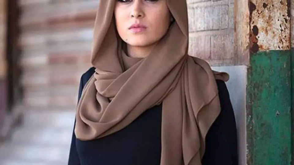 Hidžáb je uvolněná pokrývka, která zakrývá vlasy a případě potřeby dovoluje zakrýt i tvář - Ilustrační foto