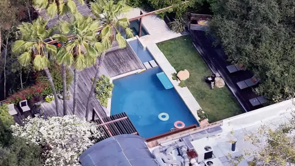 Celý dům Demi Moore je velmi rozlehlý a nachází se v Los Angeles v Beverly Hills.