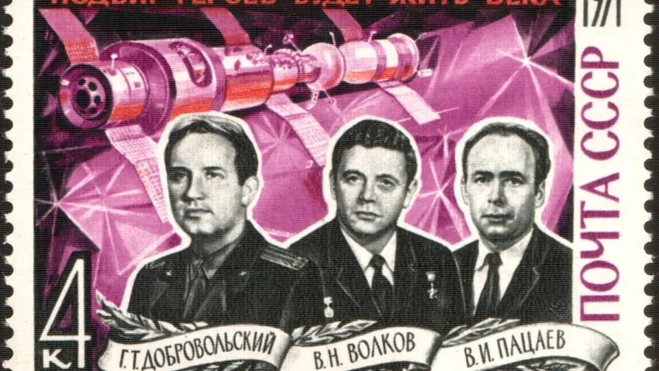 Sovětská poštovní známka z roku 1971 s posádkou Sojuzu 11