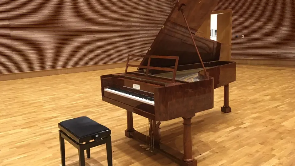 Hotová replika Buchholtzova fortepiana. Na originál hrál Fryderyk Chopin