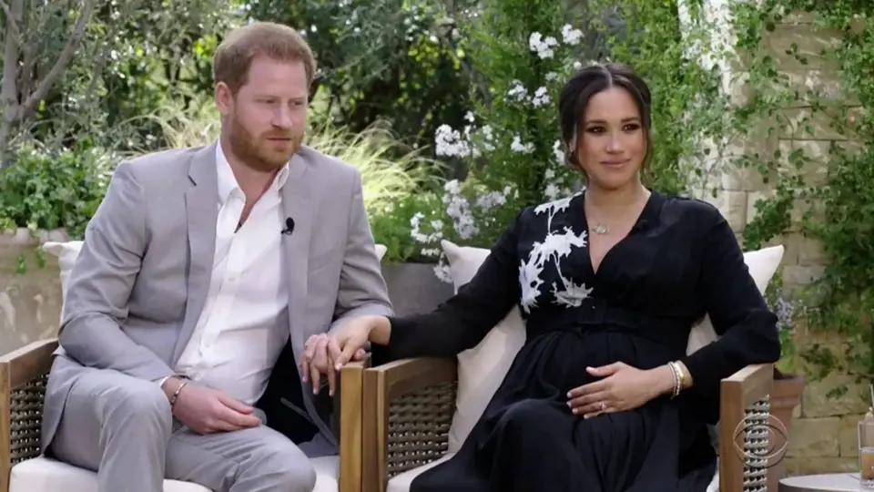 Interview prince Harry a Meghan s moderátorkou Oprah manžele rozdělilo od královské rodiny. 