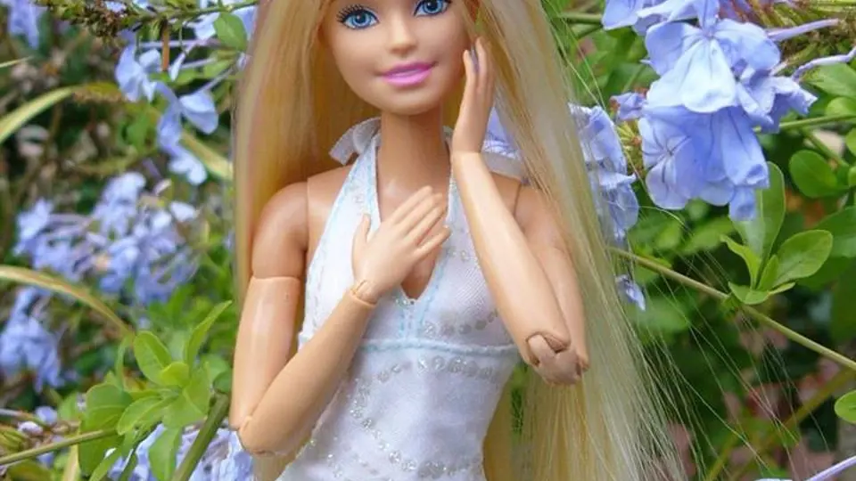 Film by měl ukázat Barbie v její původní podobě, jako modrookou blondýnku