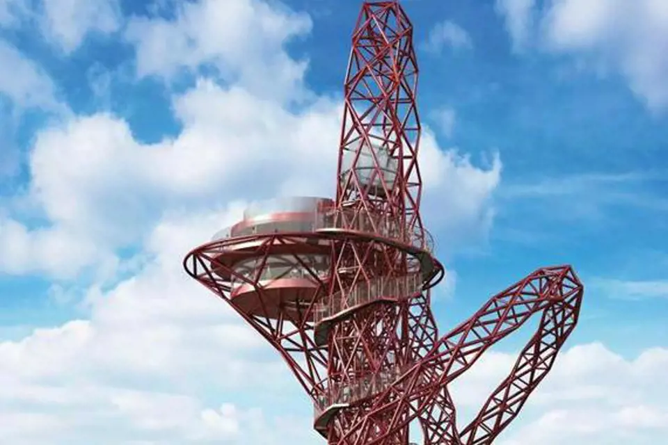 Vyhlídková věž Orbit má dvě kryté vyhlídkové plošiny ve dvou úrovních, přičemž každá úroveň má kapacitu pro 150 osob.